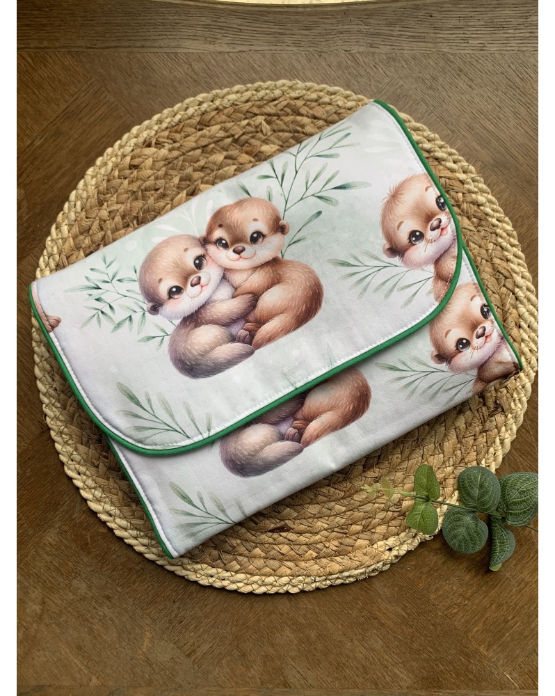 Pochette à langer + serviette "Loutre"