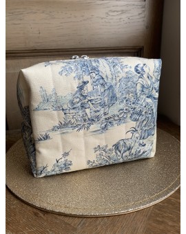 Coffret Trousse de Toilette Livia & ses accessoires "Toile de Jouy Bleue"