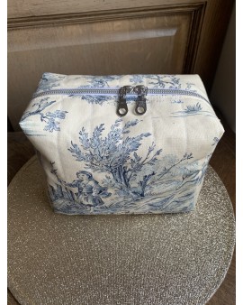 Coffret Trousse de Toilette Livia & ses accessoires "Toile de Jouy Bleue"