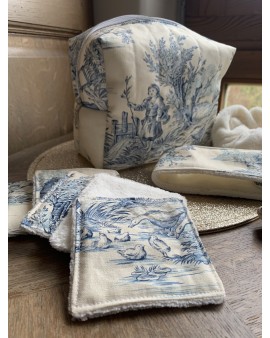 Coffret Trousse de Toilette Livia & ses accessoires "Toile de Jouy Bleue"