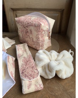 Coffret Trousse de Toilette Livia & ses accessoires "Toile de Jouy Rouge"