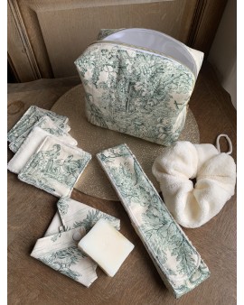 Coffret Trousse de Toilette Livia & ses accessoires "Toile de Jouy Vert"