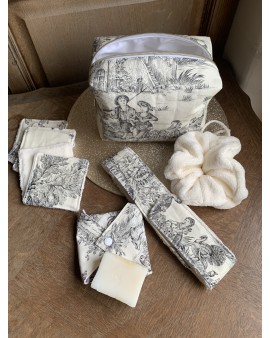 Coffret Trousse de Toilette Livia & ses accessoires "Toile de Jouy Noire"