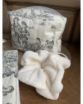 Coffret Trousse de Toilette Livia & ses accessoires "Toile de Jouy Noire"