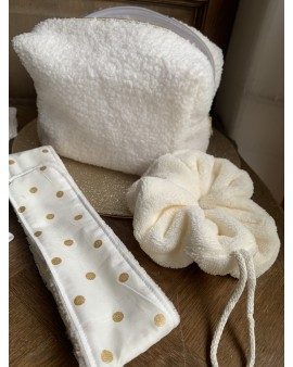 Coffret Trousse de Toilette Livia & ses accessoires "Bouclette Ecru"