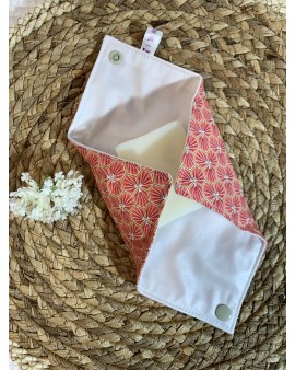 Range Savon Imperméable "Rose Géométrique"