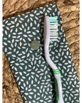 Pochette à brosse à dents...